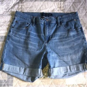 Tommy Hifiger shorts!